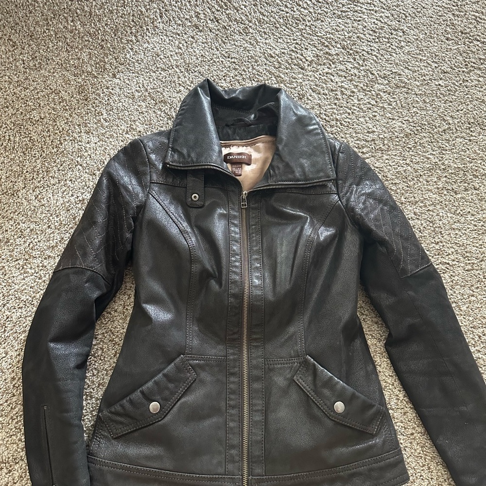 Danier Womens Leather Jacket size 2 XS